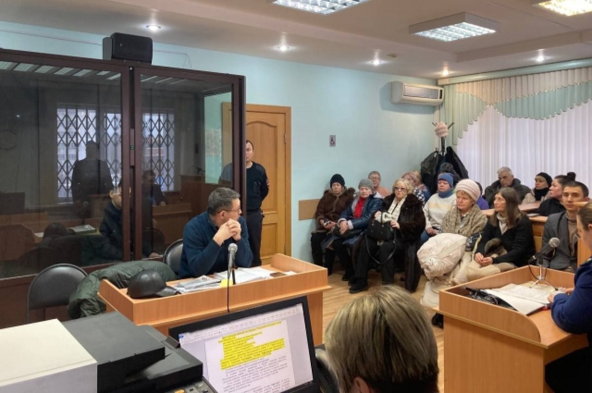    Троих обвиняемых заключили под стражу, а одному избрали меру пресечения в виде запрета определённых действий.