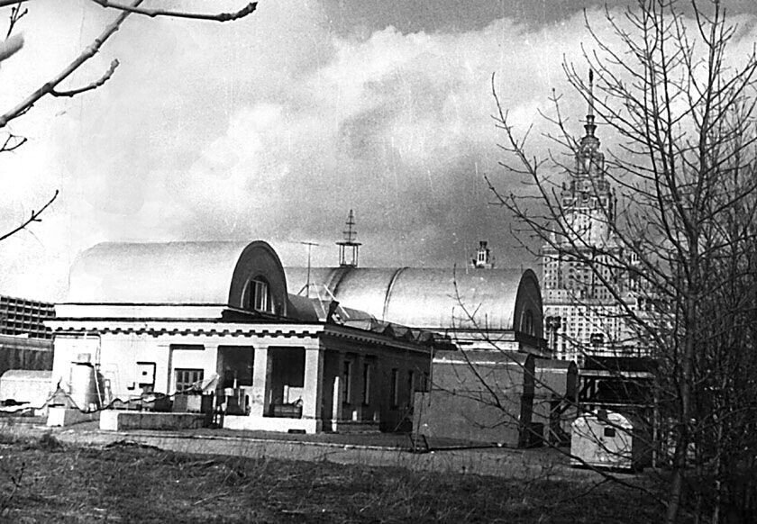    Установка для изучения широких атмосферных ливней (ШАЛ МГУ)   
biblioatom.ru