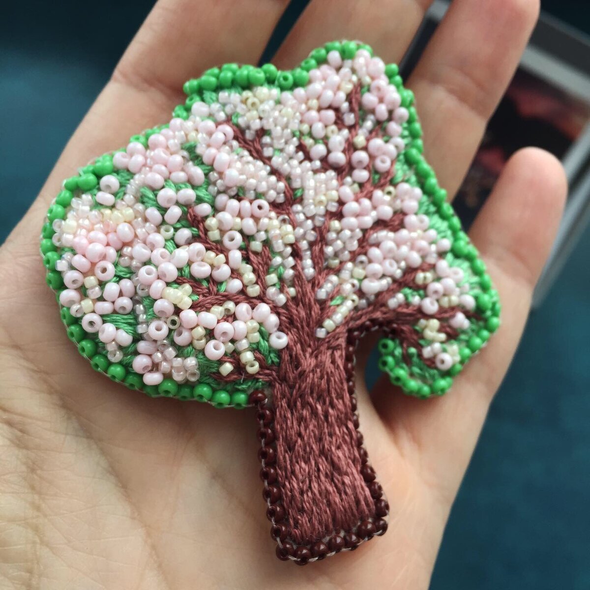 Брошь цветущее дерево, фото автора