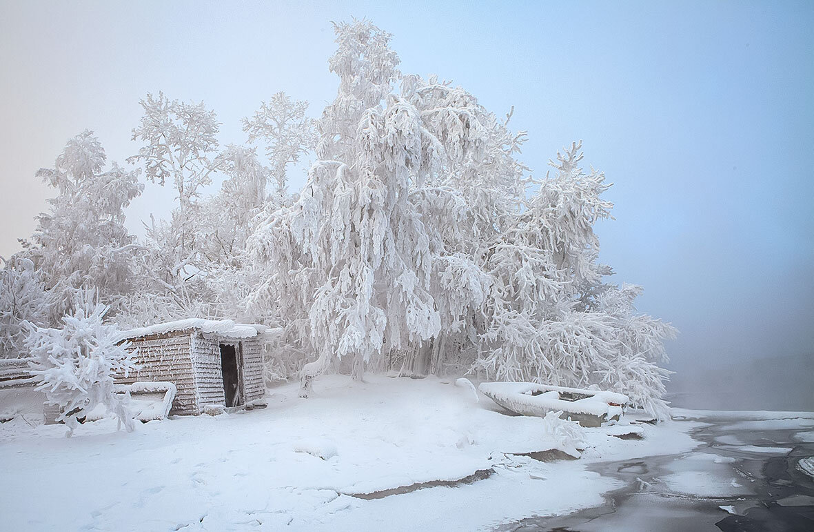 Сплав на льдине по реке Ангаре