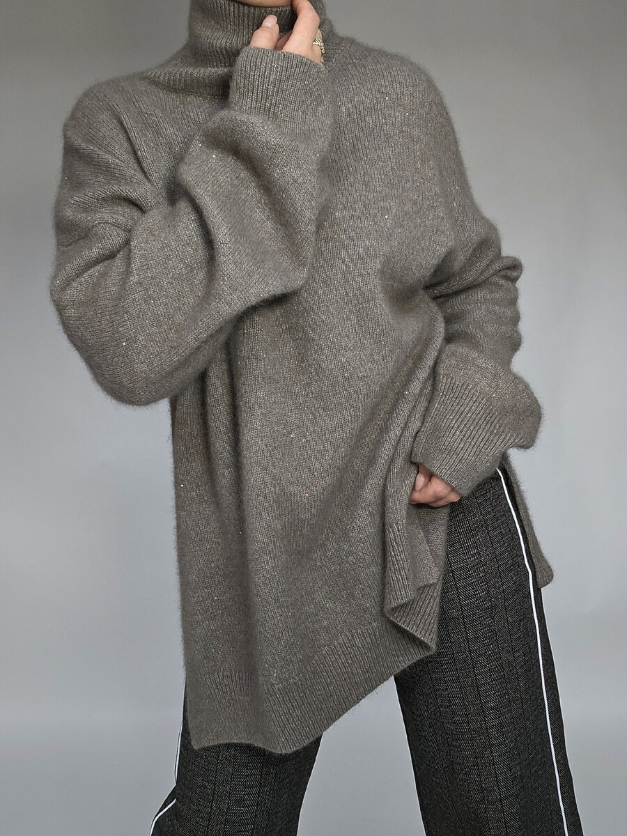 Самые модные модели свитеров - Свитер спицами 2024 - вязанные модные женские новинки с фото