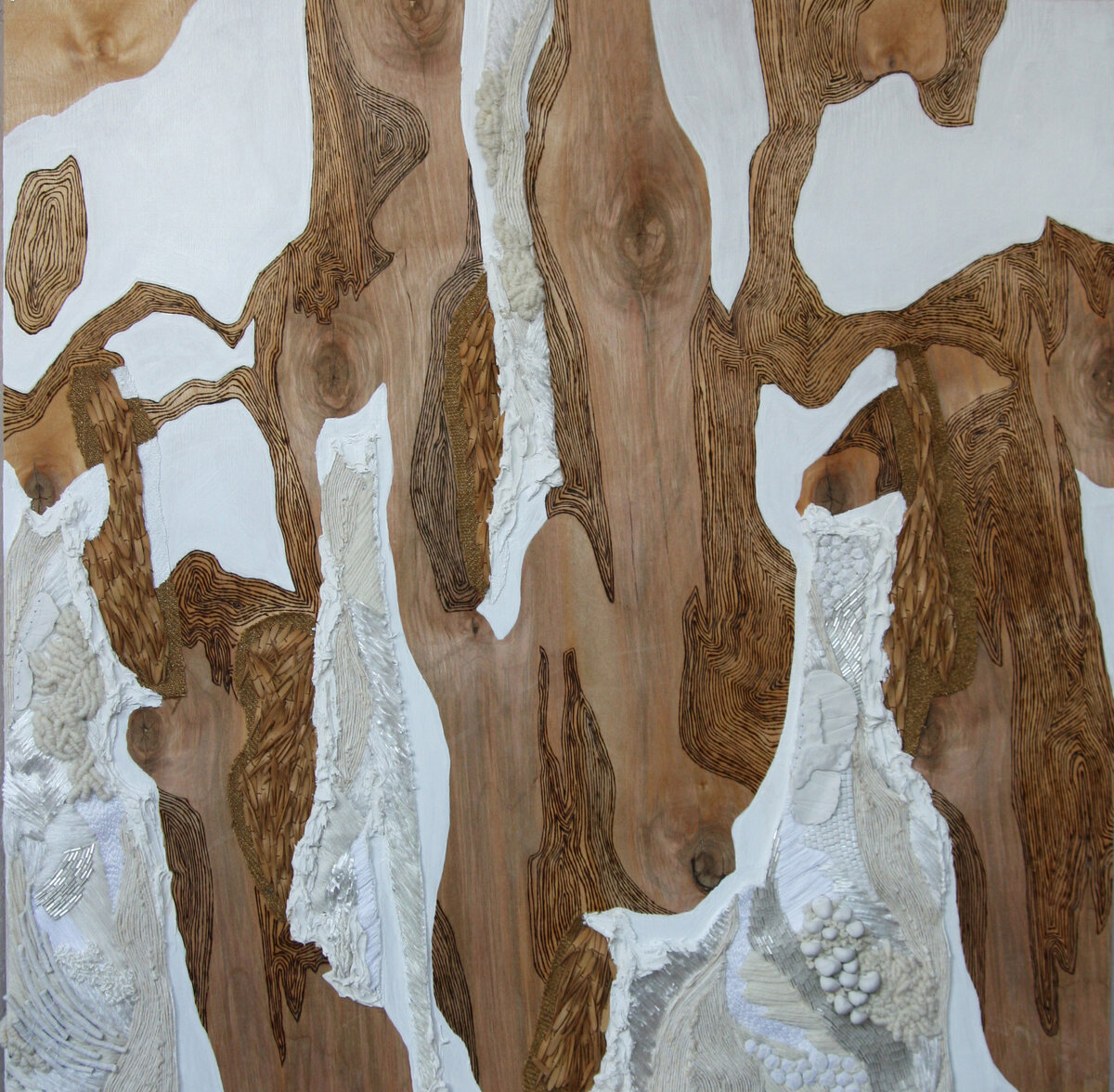 Панно с ручной вышивкой. Фотография моей работы.