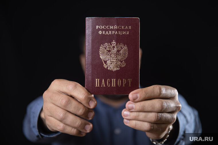    Сейчас действует закон, по которому не за каждое тяжкое преступление человек может лишиться гражданства