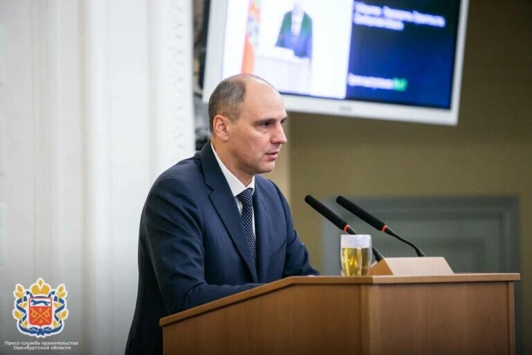    Паслер выступил перед депутатами городских и районных Советов Оренбуржья Белов Михаил Александрович