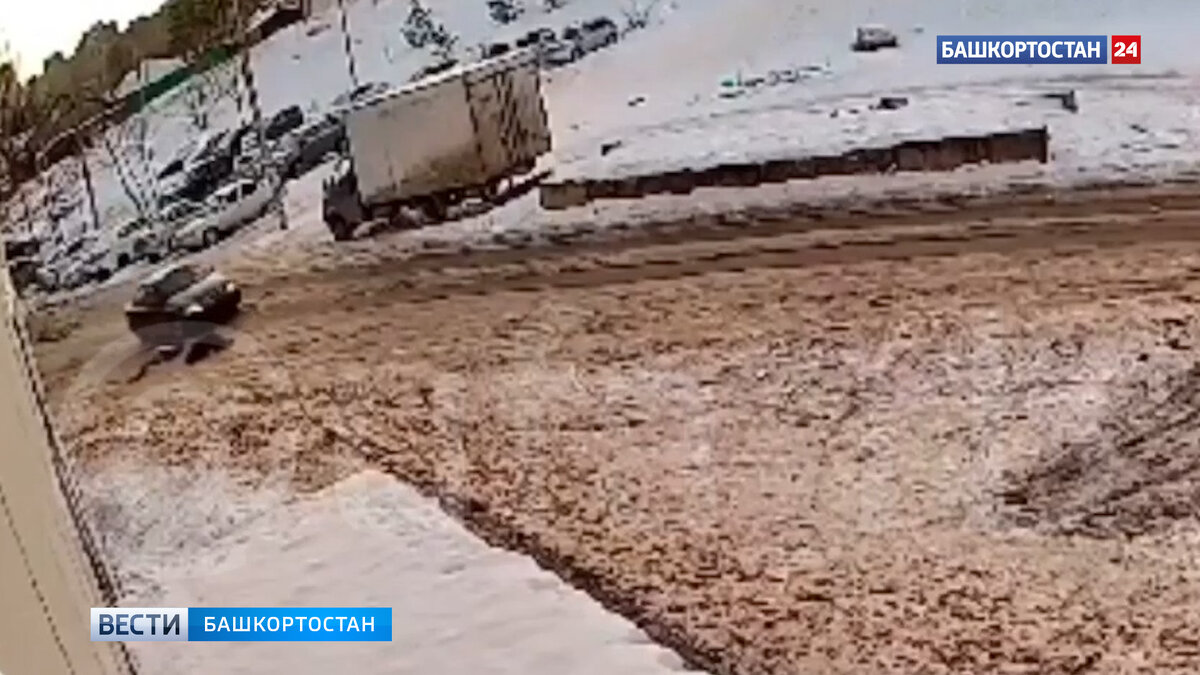    В Уфе на улице Даута Юлтыя водитель легковушки сбил 10-летнего ребенка, съехавшего с горки на проезжую часть