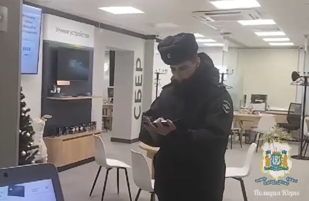    Мужчина с топором напал на отделение банка в Нижневартовске