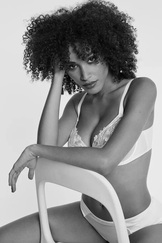    В салонах Estelle Adony появилась новая коллекция женского белья Elixir (фото 2)