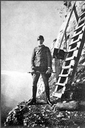 Молодой артиллерист Юлиус Эвола на горе Чимоне, 1917 год