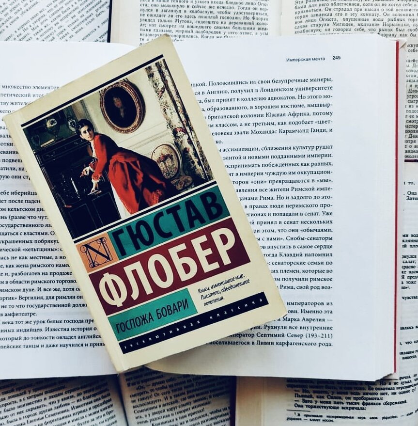 «Есть мелкая, условная, человеческая [мораль], она вечно меняется, она криклива, она копаетсяв грязи, у нас под ногами, как вот это сборище дураков, которые вы видите перед собой. Но есть другая мораль, вечная – она вокруг нас, как вот эта природа, и она над нами, как голубое небо, откуда нам светит солнце».