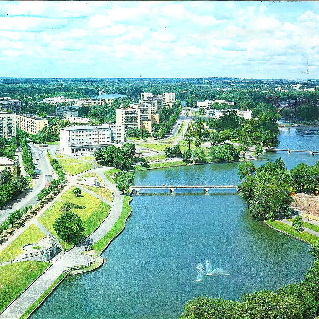 Калининград площадь победы 80е. Нижний пруд калининград. Калининград 2000 год гостиница калининград. Калининград 1987 год. Калининград.