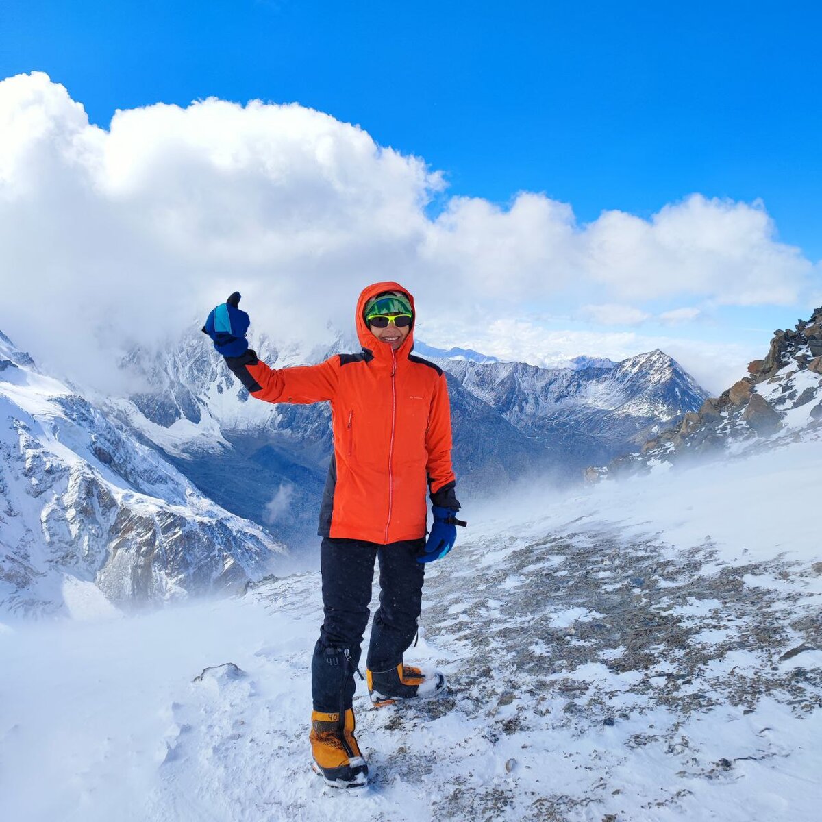 В суету городов и в потоки машин...