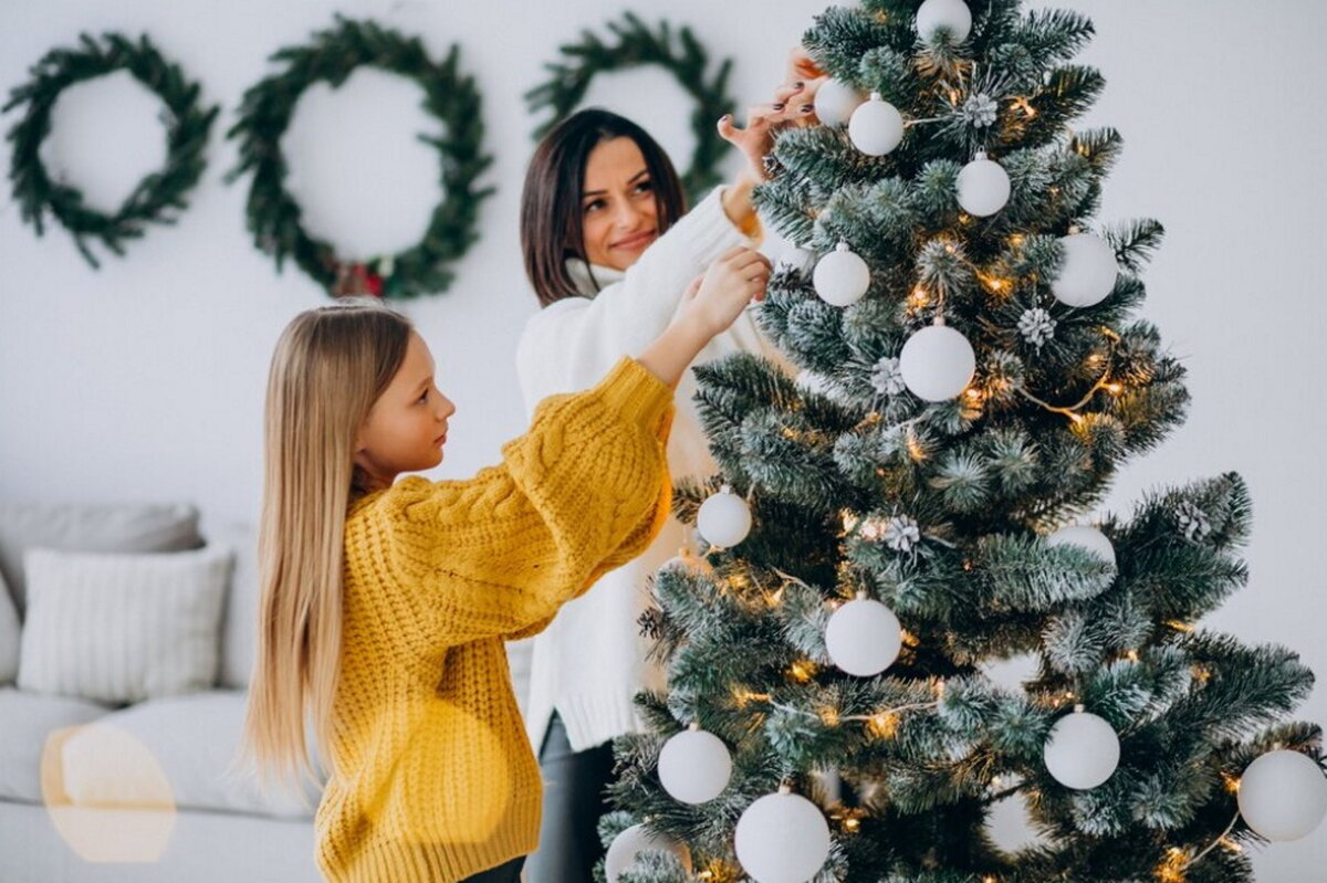    Наполнят дом ароматов венки из еловых ветокФото: freepik.com/author/senivpetro