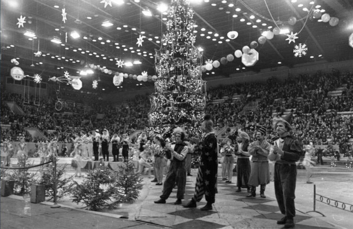 Декабрь 1958 года. Елка в Лужниках в СССР. Дворец спорта Лужники 1960. Елка во Дворце спорта Лужники. Елка в Лужниках 1989.