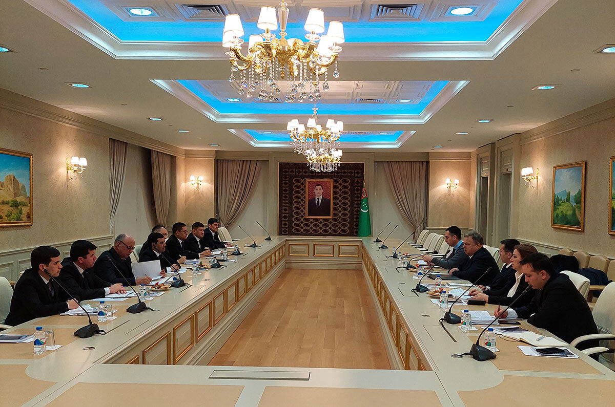 В ходе встреч с представителями профильных министерств и ведомств страны Максим Медведков обсудил важность гармонизации национального и международного законодательства, приведение их в соответствие с соглашениями ВТО, рассмотрел передовой опыт в использовании членства в данной организации для приобретения лидирующих позиций, в частности в сфере зеленой экономики, телекоммуникаций.