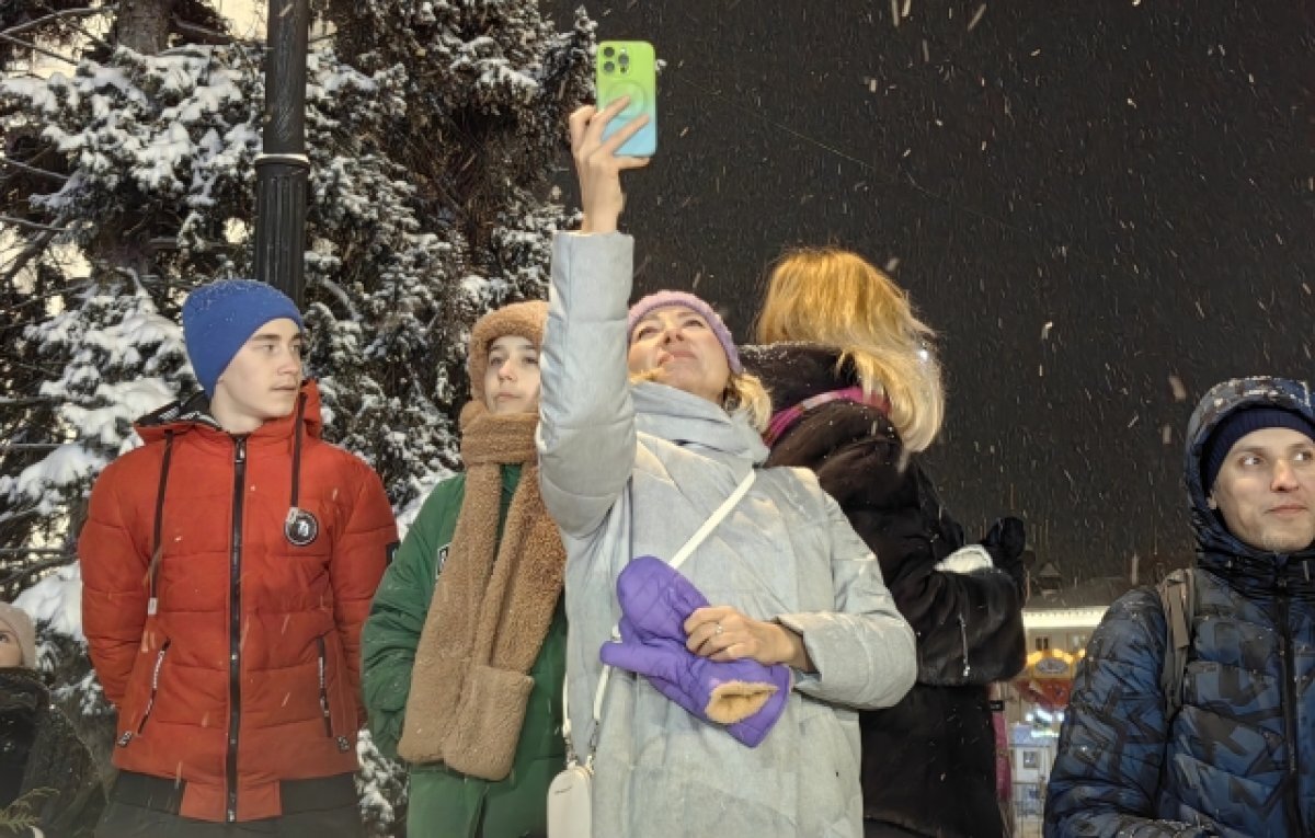    В центре Ярославля началось открытие катка