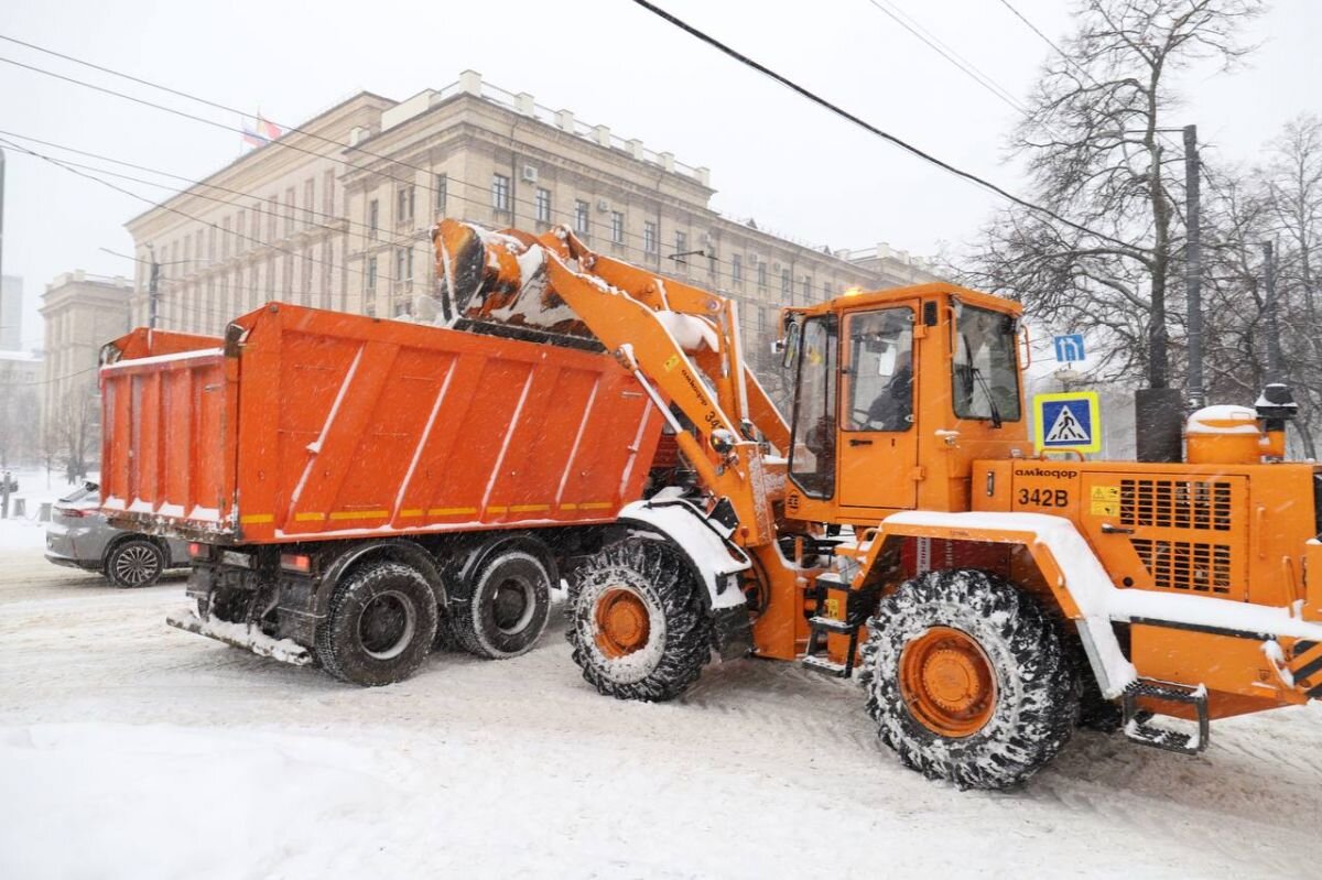 Власти назвали слухи об увольнении водителей снегоуборщиков в Воронеже  фейком | «Воронежские новости» | Дзен