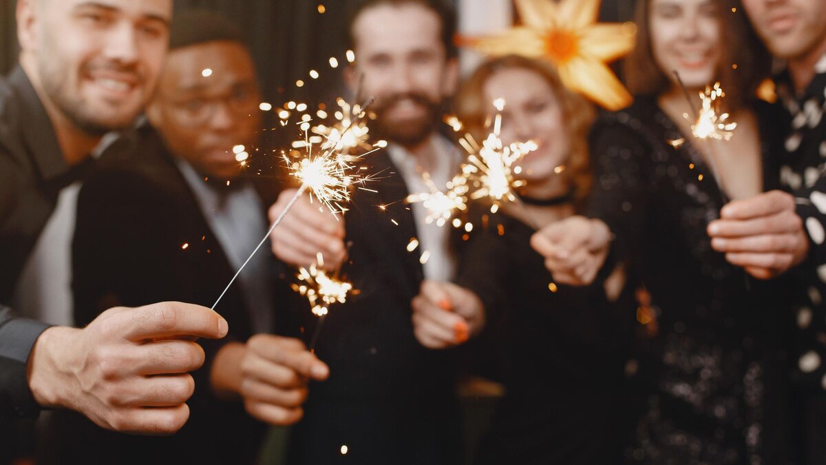    Что ждет россиян на корпоративах в этом году? Люди против, они хотят остаться дома© Freepik | prostooleh