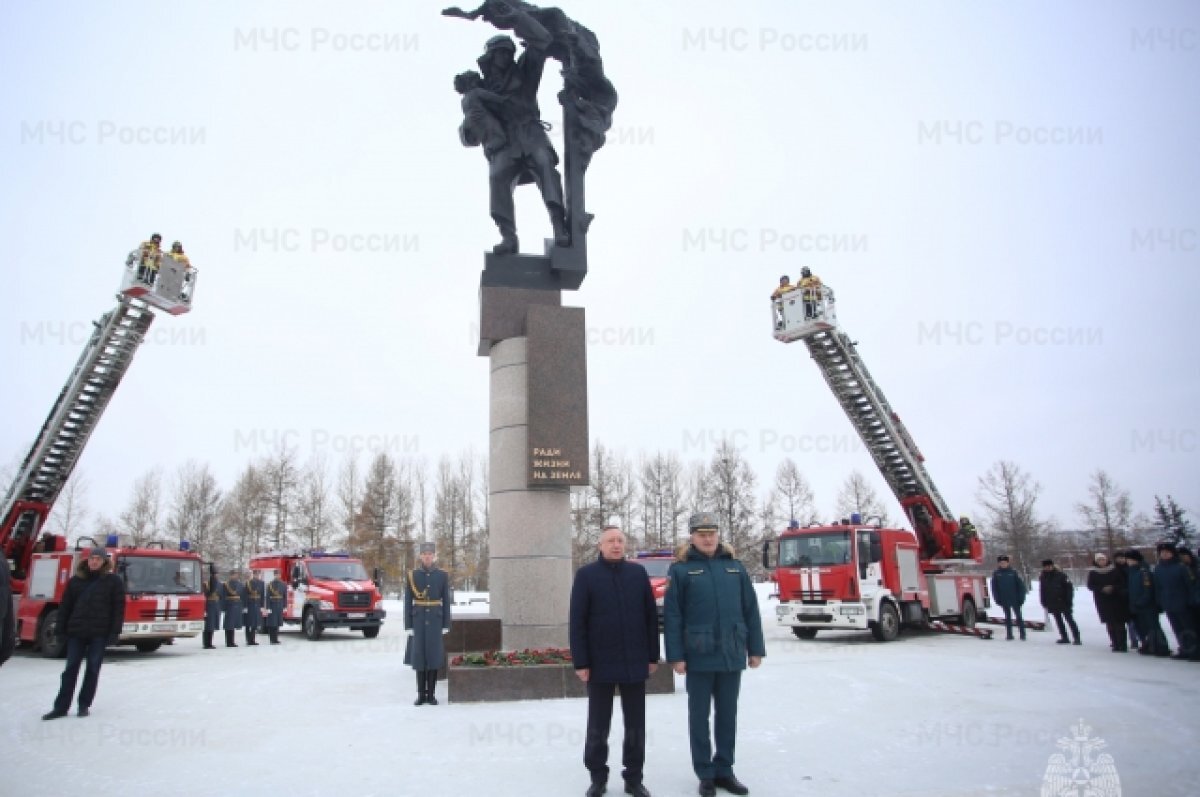    Открытие памятника героям-пожарным состоялось в Петербурге