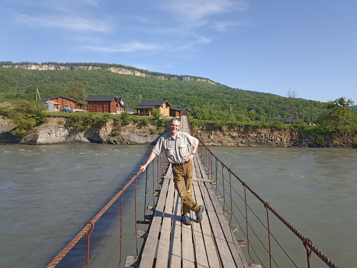 Подвесной мостик в Даховской