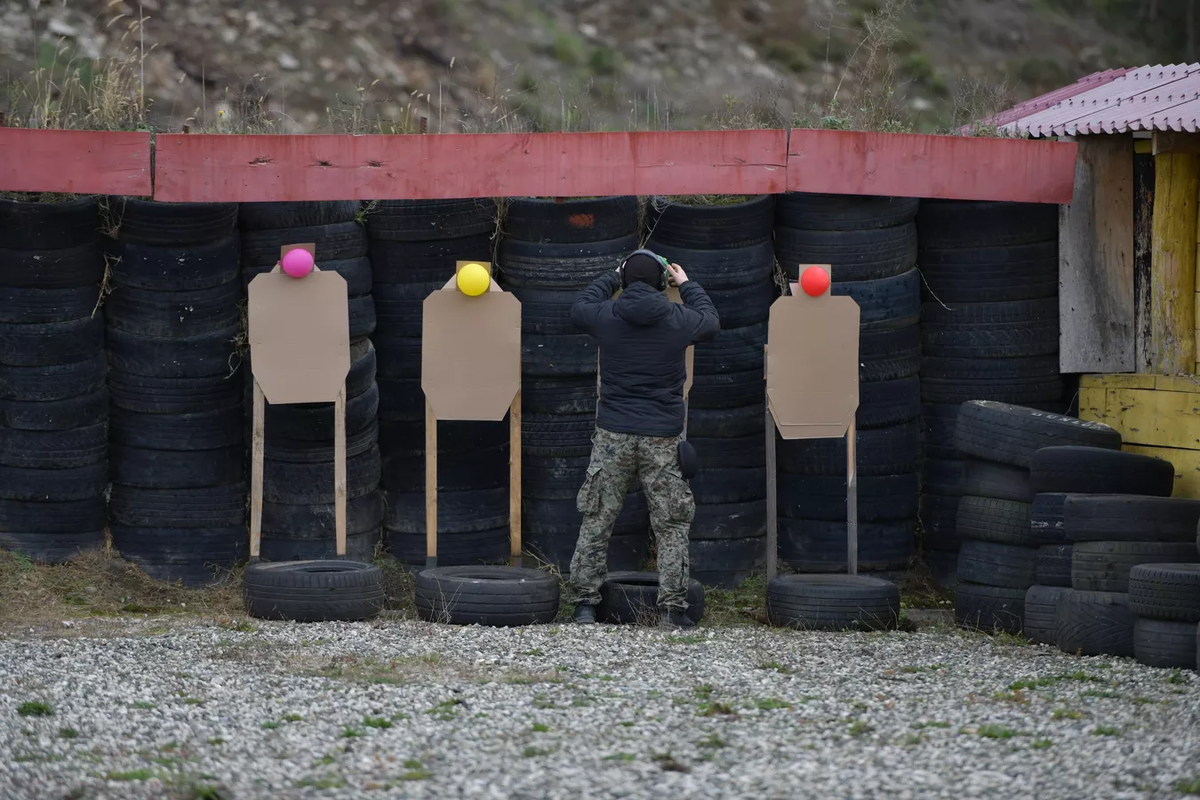 Sputnik, Леон Адлейба