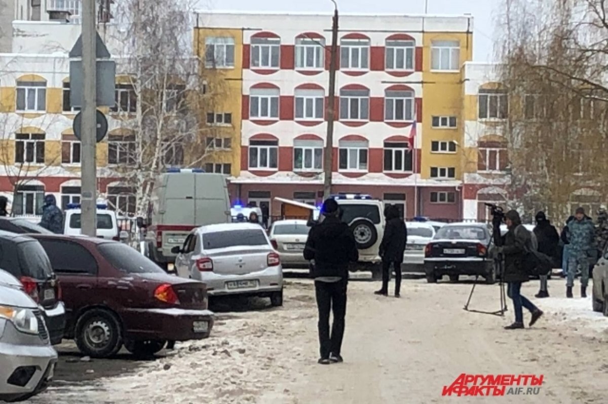    В гимназии №5, где произошла стрельба, дети не учатся уже неделю