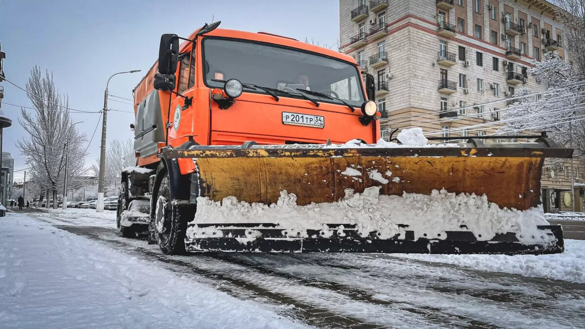     Обработка городских дорог противогололедными реагентами началась в Волгограде в связи с неблагоприятными погодными условиями, сообщили в мэрии.