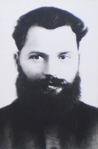 Михаил Сидорович Прудников (2 [15] апреля 1913 — 24 июня 1995) — советский военнослужащий, партизан, генерал-майор (1970), Герой Советского Союза (1943), член Союза писателей СССР. Во время Великой Отечественной войны командир партизанской бригады «Неуловимые» на временно оккупированной территории Белорусской ССР