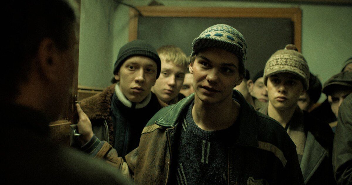 Кадры из сериала "Слово пацана" режиссера Жоры Крыжовникова 