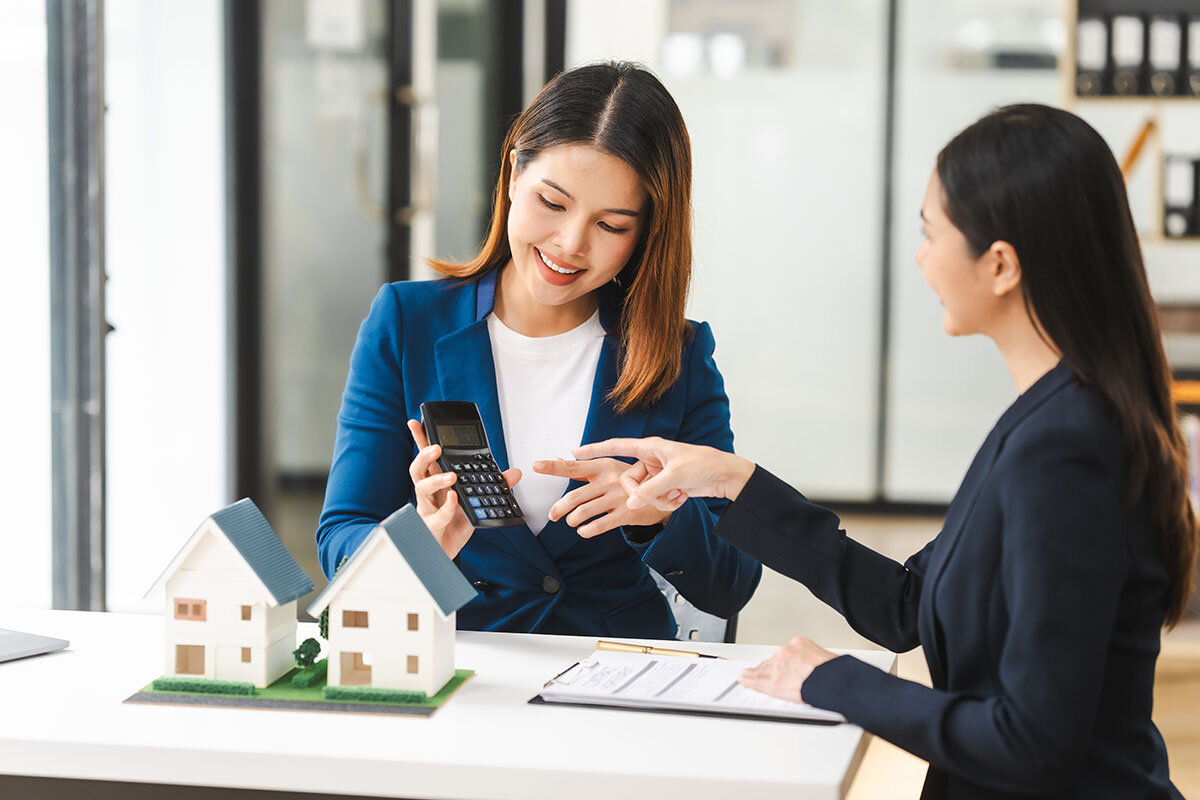    В предварительный договор купли-продажи квартиры обязательно включают предмет и подробно описывают характеристики объекта недвижимости. А вот цену определять необязательно