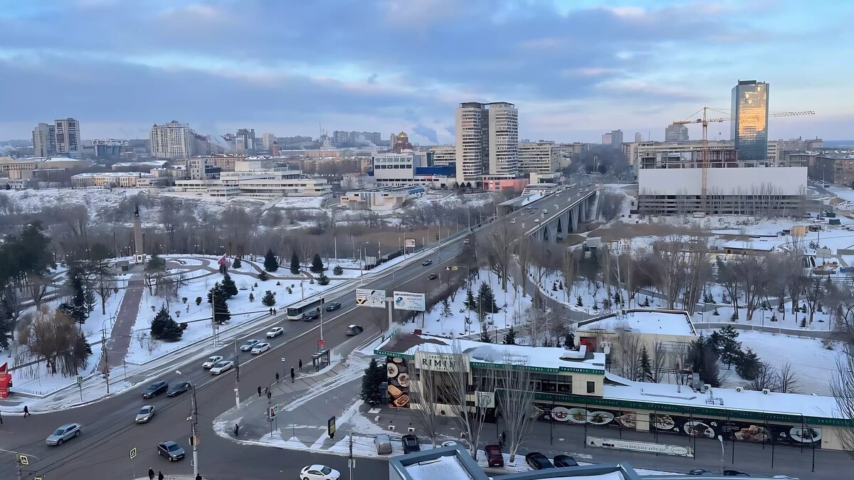     Режим повышенной готовности ввели в Волгоградской области из-за циклона, два человека упали замертво на улице, спортивный клуб «Ротор» приобрел нового вратаря.