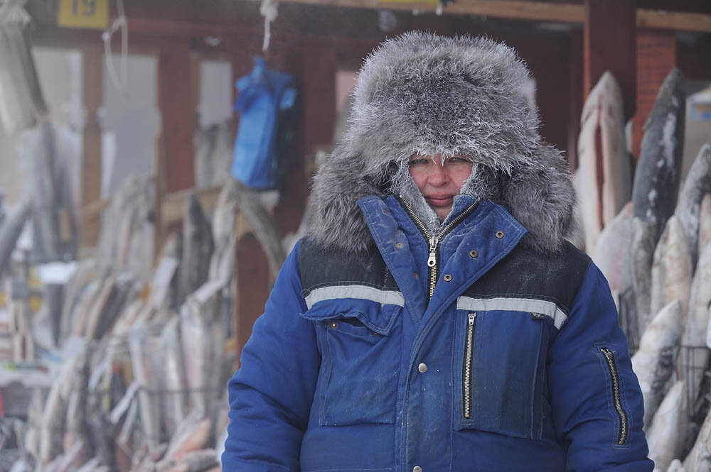 Зарплату людям по полгода не платили. Вот и крутились, кто как мог