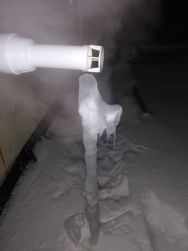 Вот такая сосулька-сталагмит образовалась под нашим дымоходом - моё фото