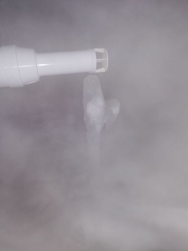 Вот такой пар валил из дымохода все дни, пока стояли сильные морозы до -36 градусов - моё фото