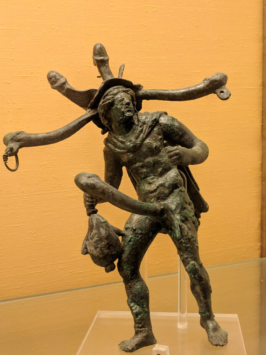 Статуя приапа