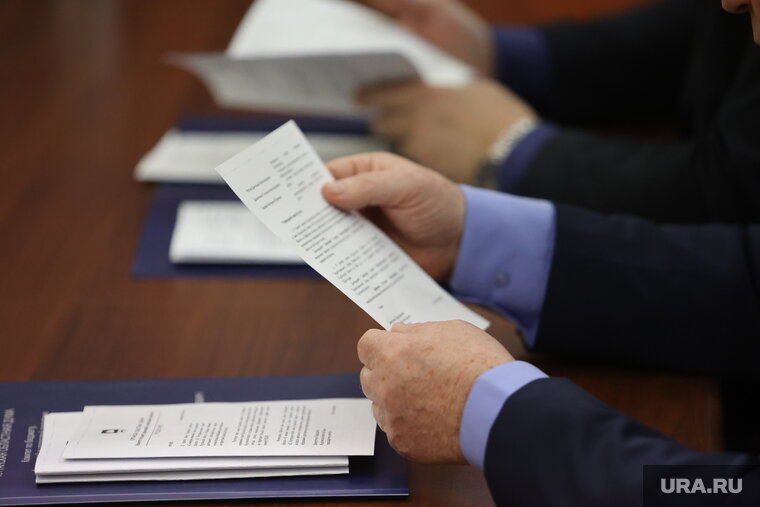    На заседании обсуждались участники СВО, пожары и капитальный ремонт