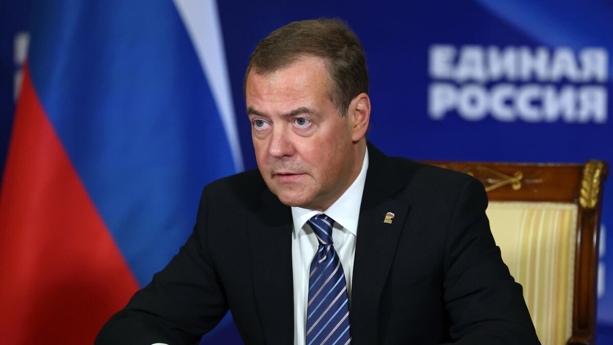 Дмитрий Анатольевич оторвался в своей Телеге вчера...