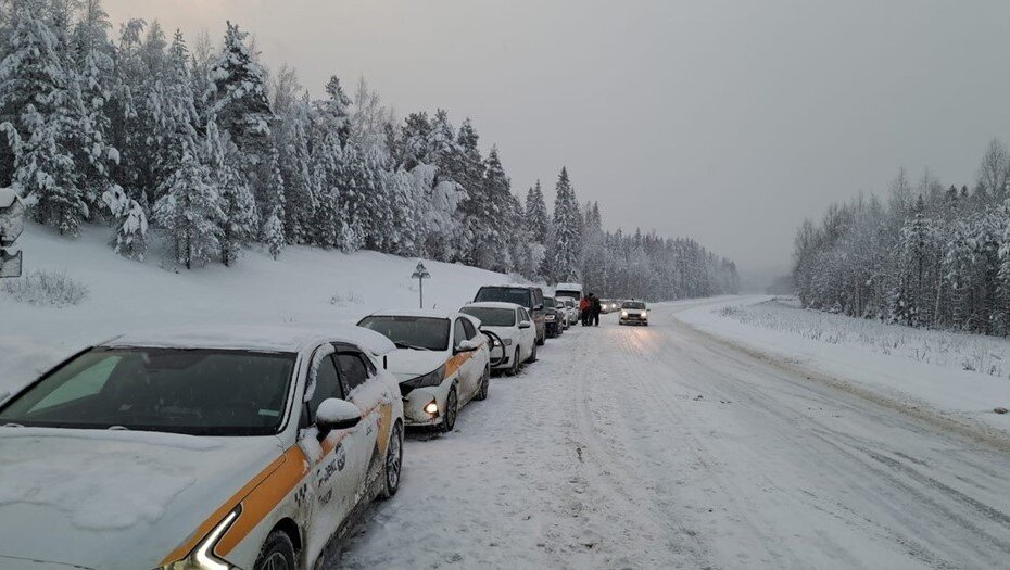    Очередь автомобилей на границе с Финляндией. Автор фото: страница администрации Сортавальского района vk.com