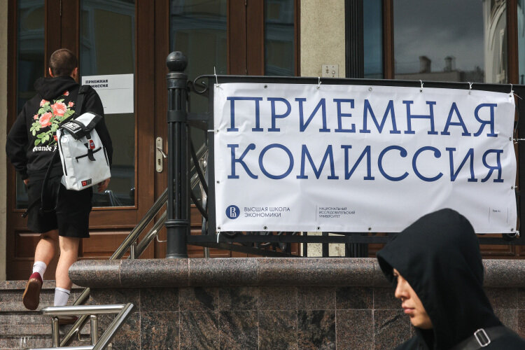    «Ситуация становится абсолютно непрогнозируемой для 90 процентов абитуриентов, не обладающих запредельно хорошими баллами, и очень сложно прогнозируемой для самих университетов» Фото: «БИЗНЕС Online»