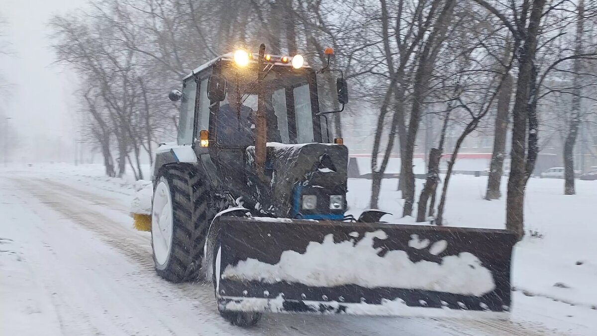     За сутки в Нижнем Новгороде выпало 20 см снега — больше, чем обещали синоптики. Об этом рассказал глава города Юрий Шалабаев в соцсетях 16 декбаря.