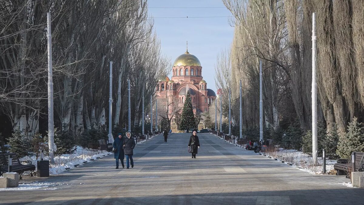     В храме Александра Невского проходит чин отпевания заслуженного строителя РФ и бывшего генерального директора АО «Приволжтрансстрой» Владимира Иващенко. Он приложил руку ко многим важным проектам в Волгограде.