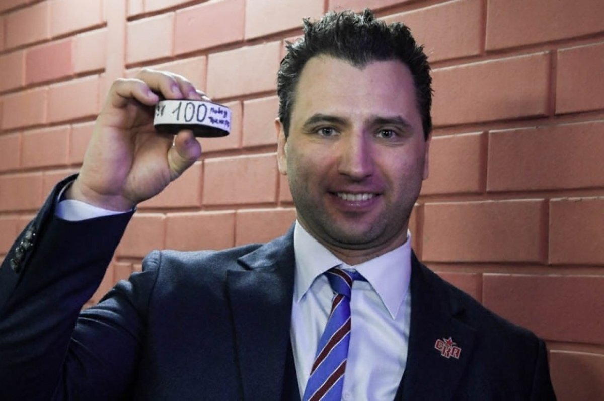    Главный тренер петербургского СКА Роман Ротенберг стал «героем хоккея»