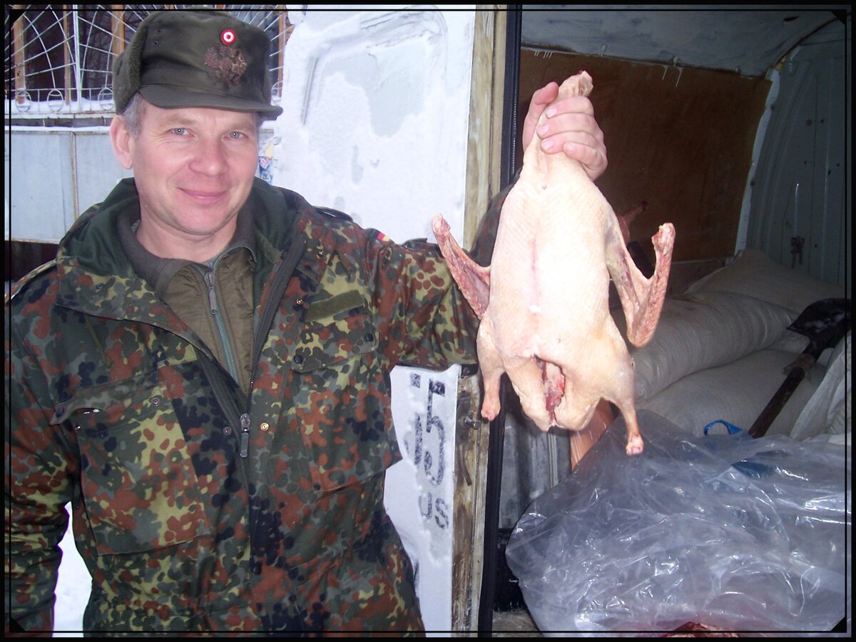 Фотоаппарат был уже цифровой. но это была довольно редкая и дорогая на то время мыльница Кодак.