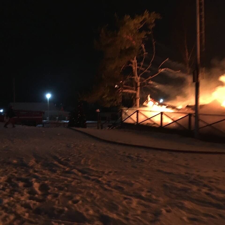 МЧС: В Ковровском районе произошёл пожар в Ski-Bar-е комплекса «Красная  Гора» | Томикс | Дзен