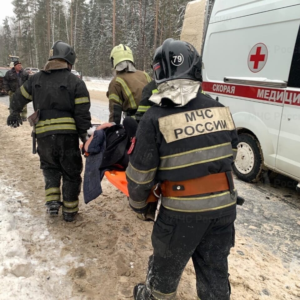 МЧС: В Ковровском районе произошёл пожар в Ski-Bar-е комплекса «Красная  Гора» | Томикс | Дзен