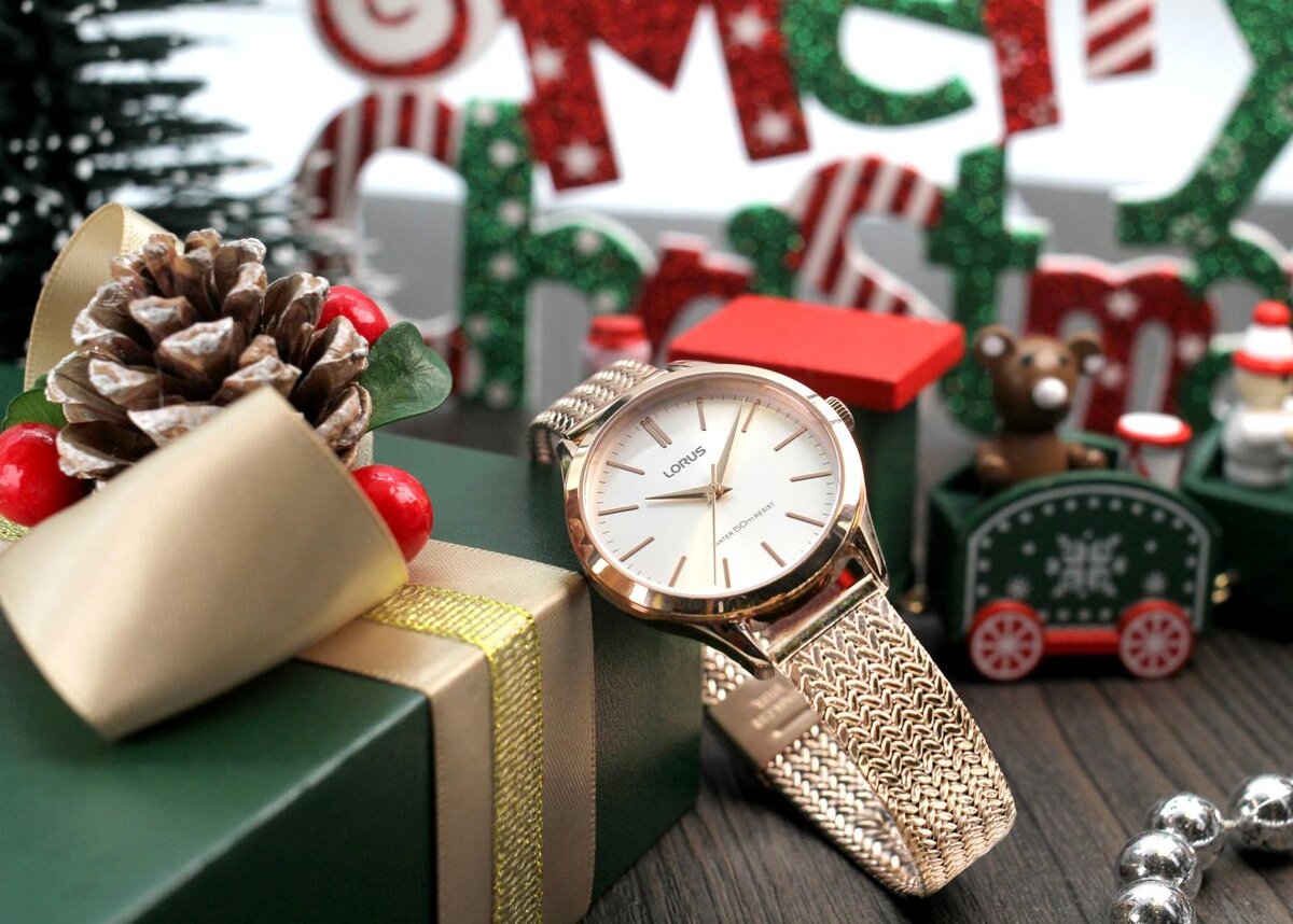  Часы могут стать отличным подарком, особенно если они имеют особый дизайн или выполнены из драгоценных материалов.