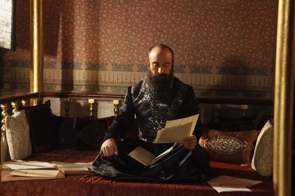  Сулейман читает письмо