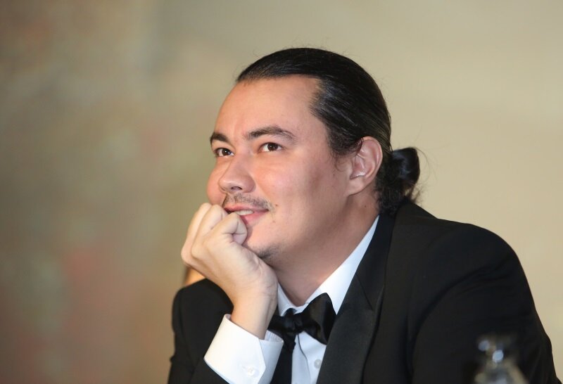 Твоё лицо, когда понял, что делать со старой сериала своего суперпопулярного сериала. На фото - Жора Крыжовников, режиссёр сериала "Слово пацана"