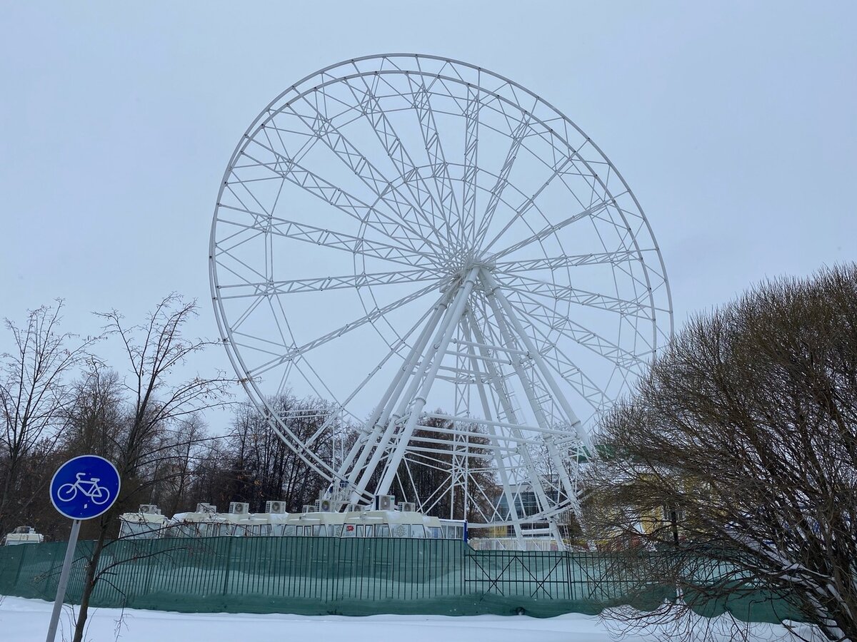    На набережной Уводи начали модернизировать колесо обозрения