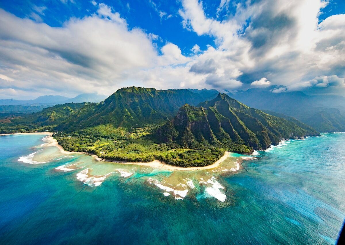 В северной части Тихого океана расположен красивейший архипелаг из Гавайских островов. Четвертый по величине остров этого архипелага называется Кауаи.
