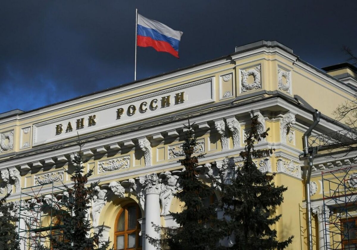    ЦБ повысил ставку: Реакция рубля и россиян на решение регулятора
